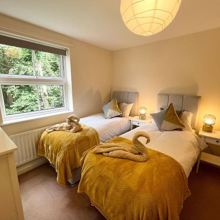 Best Price - Amazing 2 Bed 2 Bath - 4 Singles Or Super King Beds, 10 Min Walk To City Centre, 5 Minute Walk To Mayflower Theatre, Smart Tv, Ensuite, Balcony, Free Parking Southampton Exterior photo
