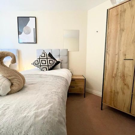 Best Price - Amazing 2 Bed 2 Bath - 4 Singles Or Super King Beds, 10 Min Walk To City Centre, 5 Minute Walk To Mayflower Theatre, Smart Tv, Ensuite, Balcony, Free Parking Southampton Exterior photo