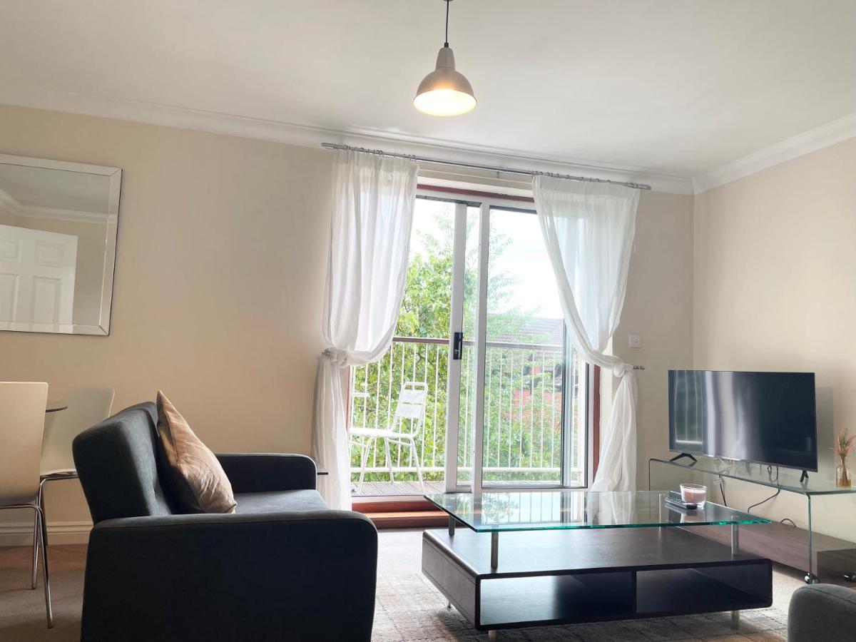 Best Price - Amazing 2 Bed 2 Bath - 4 Singles Or Super King Beds, 10 Min Walk To City Centre, 5 Minute Walk To Mayflower Theatre, Smart Tv, Ensuite, Balcony, Free Parking Southampton Exterior photo