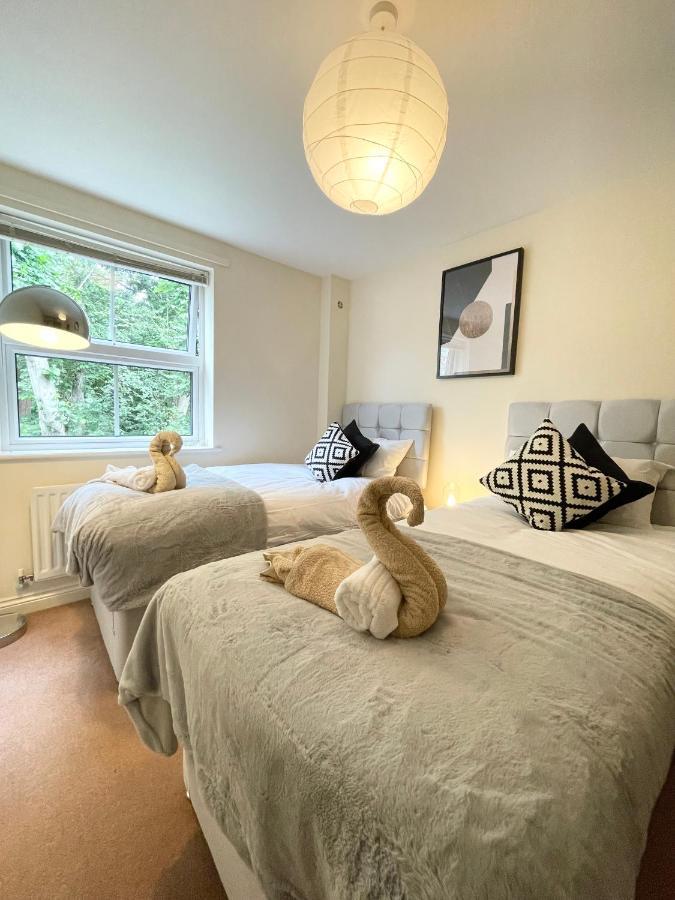 Best Price - Amazing 2 Bed 2 Bath - 4 Singles Or Super King Beds, 10 Min Walk To City Centre, 5 Minute Walk To Mayflower Theatre, Smart Tv, Ensuite, Balcony, Free Parking Southampton Exterior photo