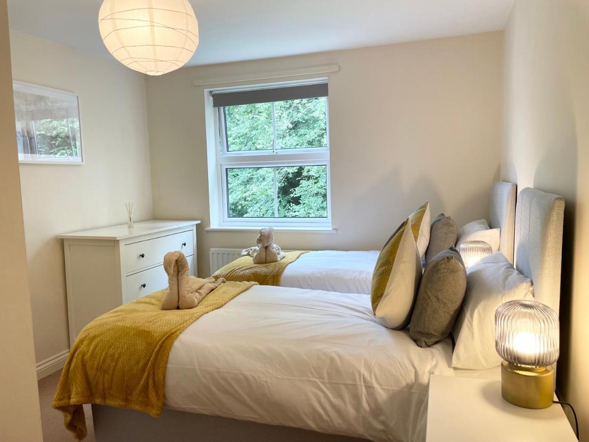 Best Price - Amazing 2 Bed 2 Bath - 4 Singles Or Super King Beds, 10 Min Walk To City Centre, 5 Minute Walk To Mayflower Theatre, Smart Tv, Ensuite, Balcony, Free Parking Southampton Exterior photo