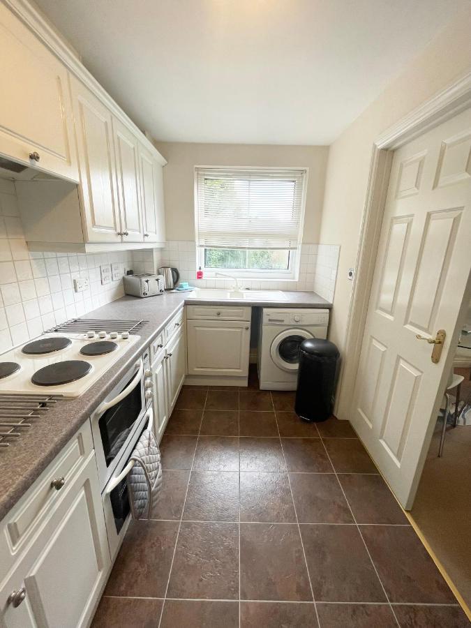 Best Price - Amazing 2 Bed 2 Bath - 4 Singles Or Super King Beds, 10 Min Walk To City Centre, 5 Minute Walk To Mayflower Theatre, Smart Tv, Ensuite, Balcony, Free Parking Southampton Exterior photo