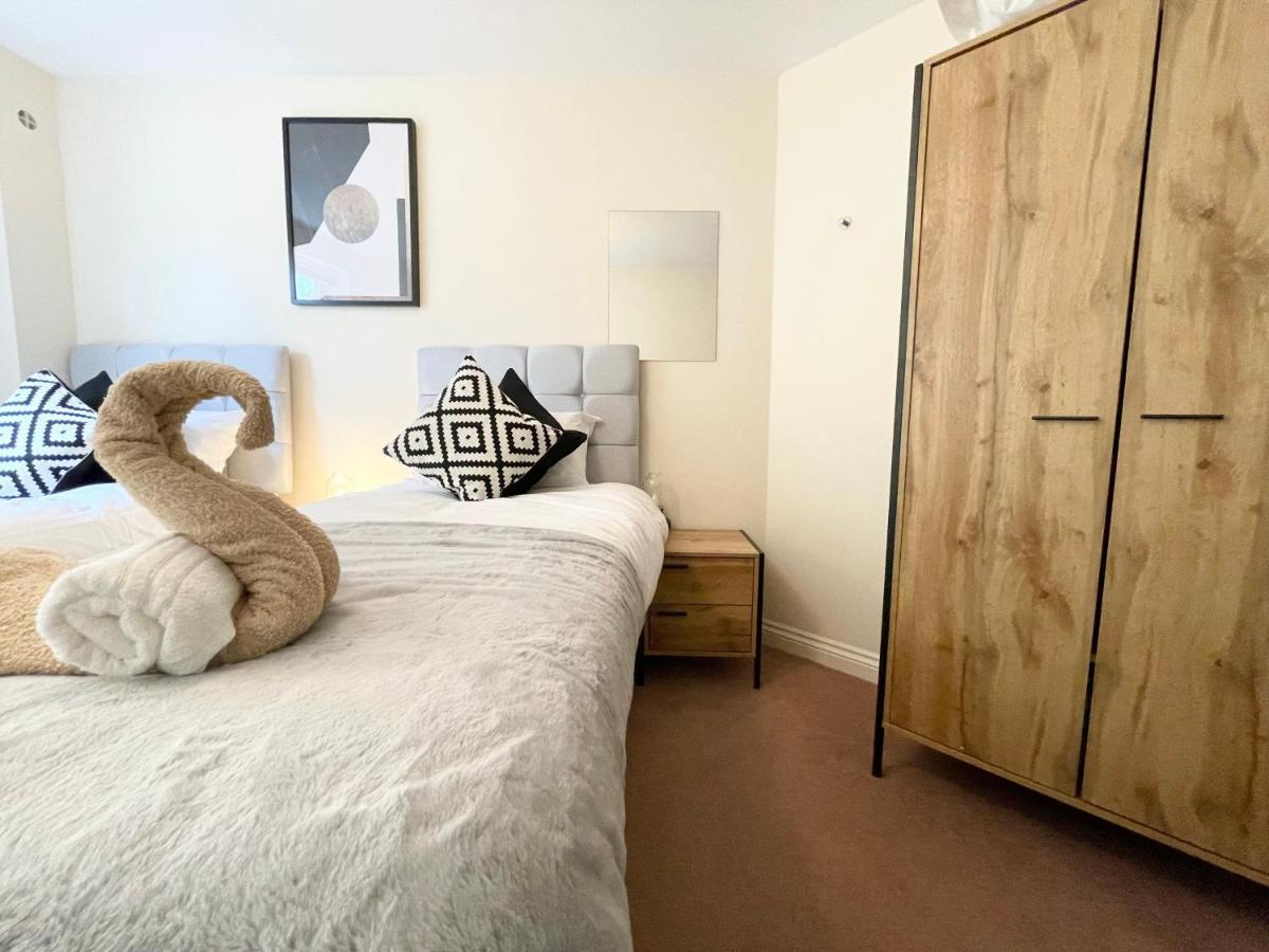 Best Price - Amazing 2 Bed 2 Bath - 4 Singles Or Super King Beds, 10 Min Walk To City Centre, 5 Minute Walk To Mayflower Theatre, Smart Tv, Ensuite, Balcony, Free Parking Southampton Exterior photo