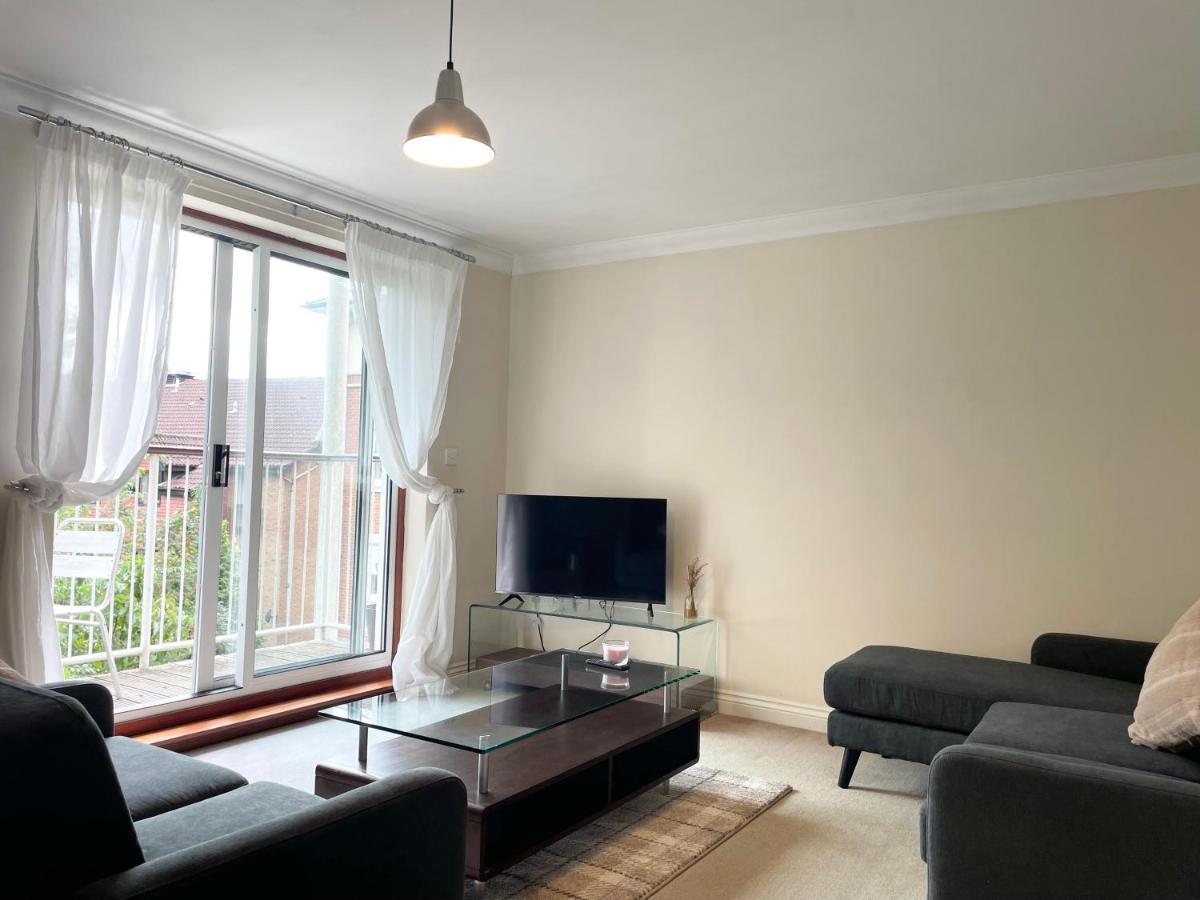 Best Price - Amazing 2 Bed 2 Bath - 4 Singles Or Super King Beds, 10 Min Walk To City Centre, 5 Minute Walk To Mayflower Theatre, Smart Tv, Ensuite, Balcony, Free Parking Southampton Exterior photo