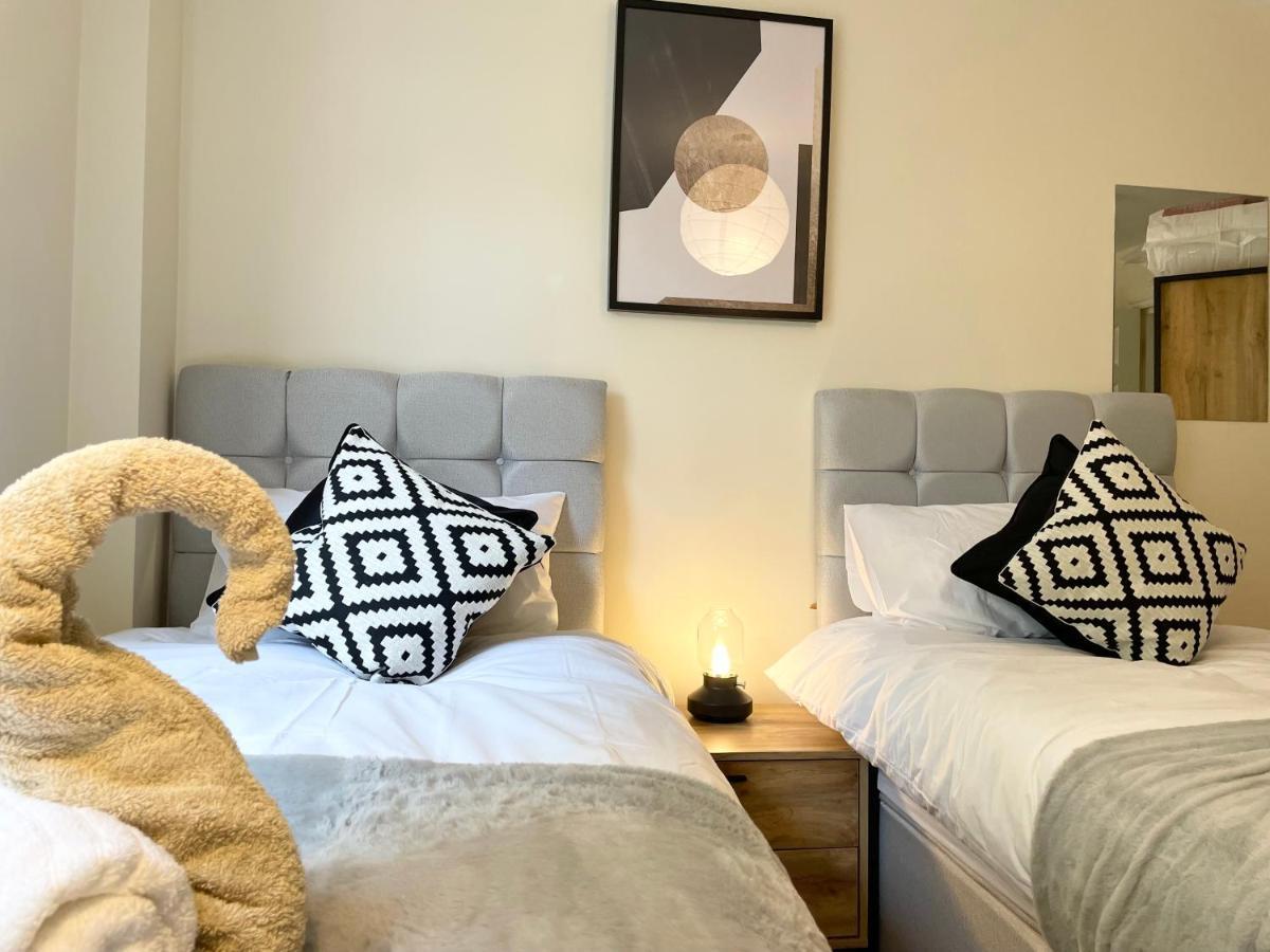 Best Price - Amazing 2 Bed 2 Bath - 4 Singles Or Super King Beds, 10 Min Walk To City Centre, 5 Minute Walk To Mayflower Theatre, Smart Tv, Ensuite, Balcony, Free Parking Southampton Exterior photo