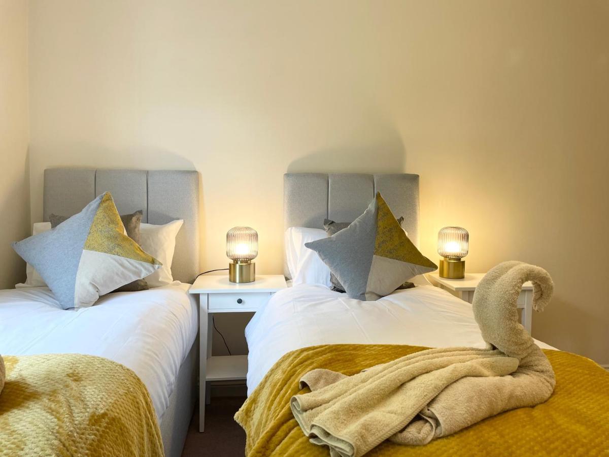 Best Price - Amazing 2 Bed 2 Bath - 4 Singles Or Super King Beds, 10 Min Walk To City Centre, 5 Minute Walk To Mayflower Theatre, Smart Tv, Ensuite, Balcony, Free Parking Southampton Exterior photo